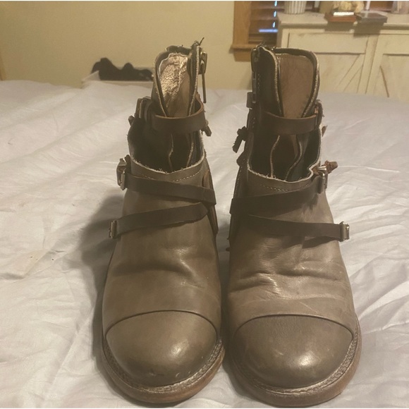 Freebird Crue boots. Size 10. Worn a handful of times. Paid $350 - Picture 2 of 4